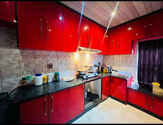 5 BEDROOM HOUSE FOR SALE IN LENASIA EXT 1